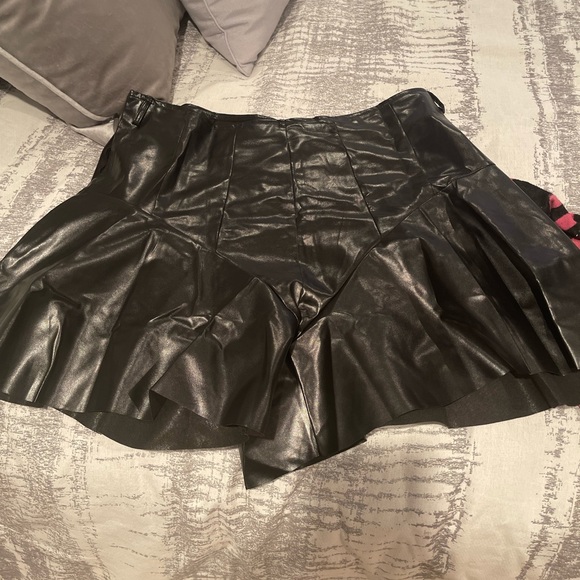 Faux Leather Ruffle Shorts - Picture 2 of 2